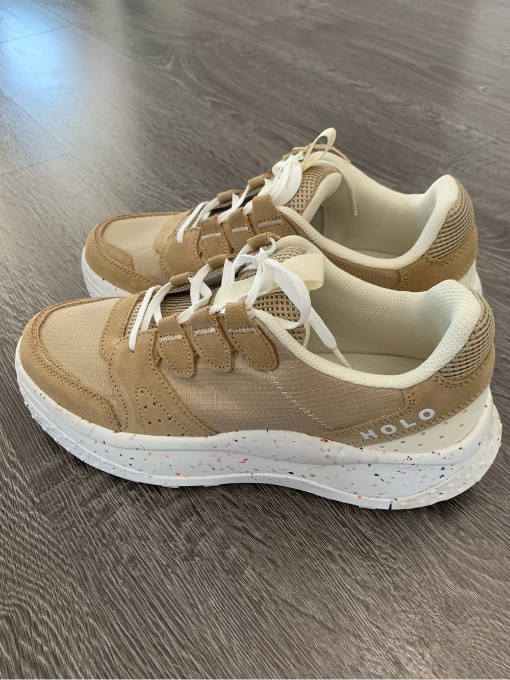 Holo mens footwear 90s Tan Low-Top Sneakers
Size 9.5